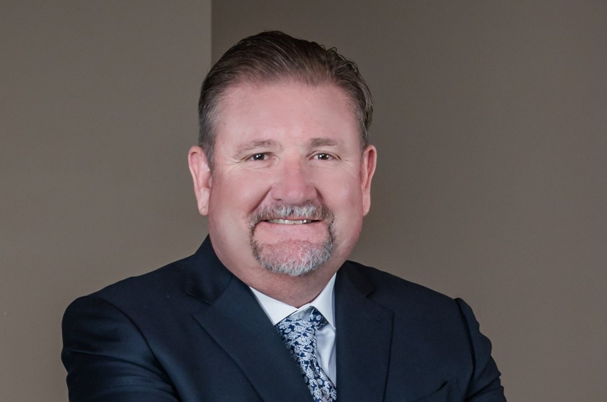 Human Advisor vs. Robo-Advisor Builds More Wealth For You?